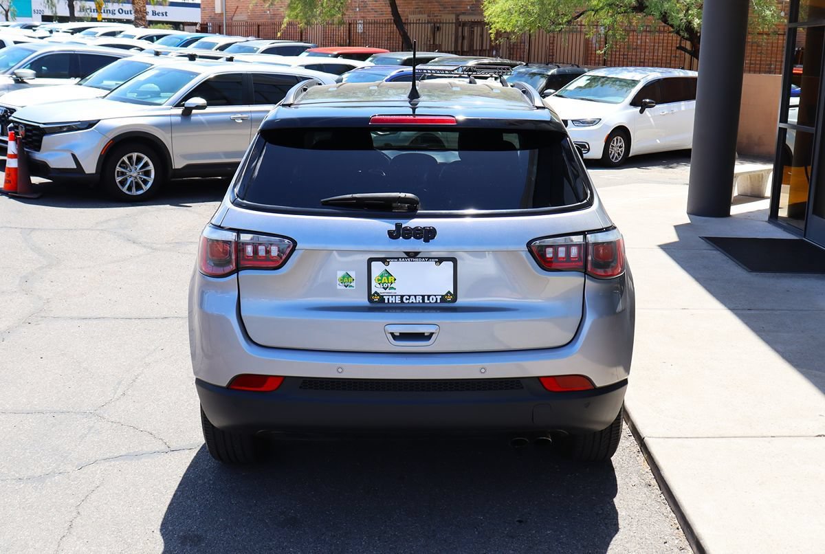 Used 2020 Jeep Compass Latitude FWD image 10