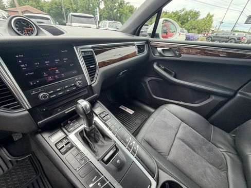 Used 2017 Porsche Macan AWD/4WD image 19