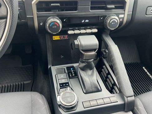 Certified 2025 Toyota Tacoma SR5 AWD/4WD image 21