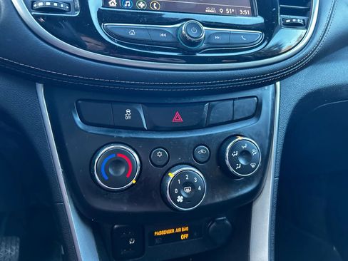 Used 2018 Chevrolet Trax LT w/ LT Convenience Package image 16