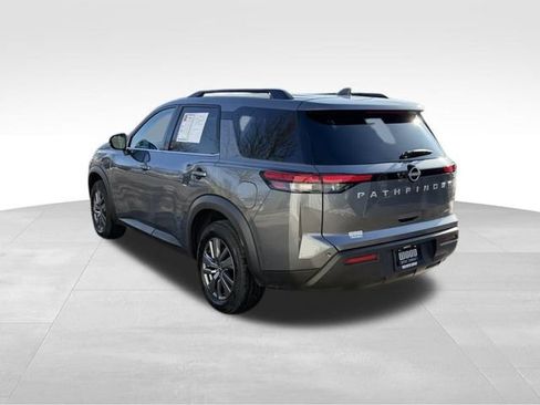 Used 2025 Nissan Pathfinder SV image 5