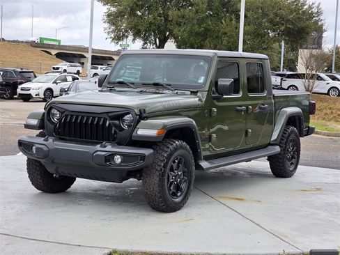 Used 2023 Jeep Gladiator Willys image 7