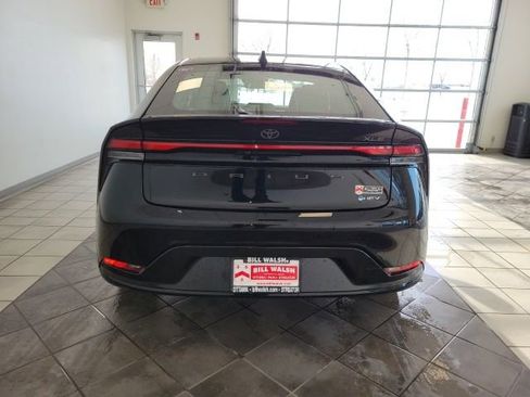 Used 2023 Toyota Prius XLE image 6