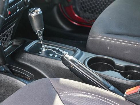 Used 2013 Jeep Wrangler Unlimited Sahara image 22