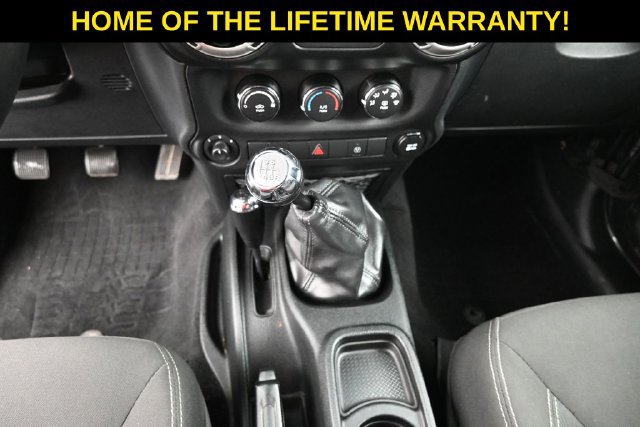 Used 2017 Jeep Wrangler Unlimited Sahara w/ Max Tow Package AWD/4WD image 27