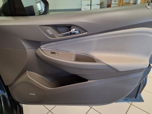 Used 2018 Chevrolet Cruze Premier image 11