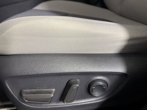 Used 2020 Toyota RAV4 XLE w/ Convenience Package image 21