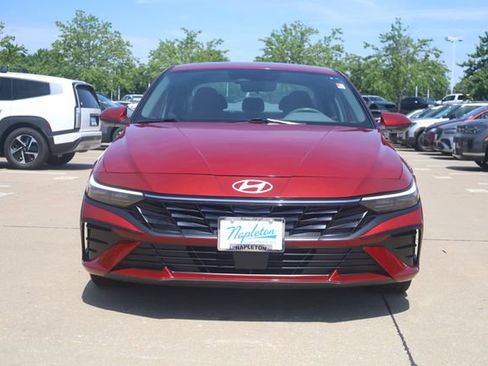 Used 2025 Hyundai Elantra SEL FWD image 2