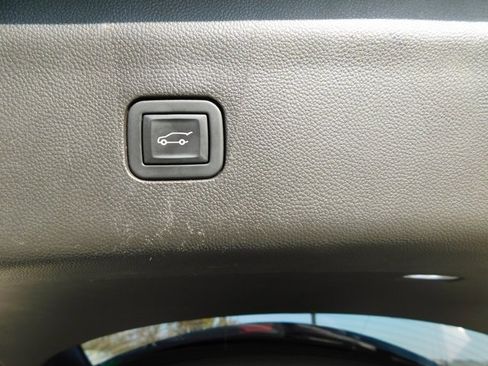 Used 2021 Buick Enclave Essence w/ Sport Touring Edition image 23