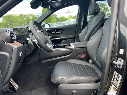 Used 2025 Mercedes-Benz GLC 300 4MATIC image 16