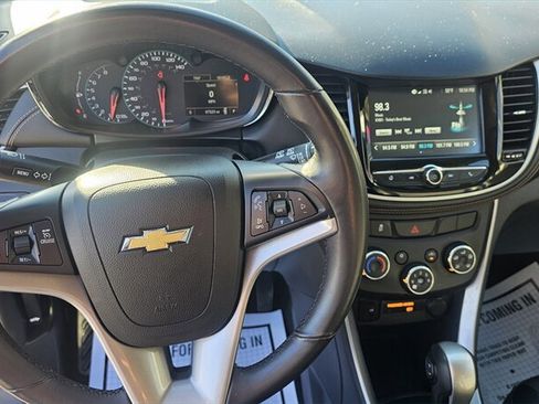 Used 2017 Chevrolet Trax LT w/ LT Convenience Package image 11