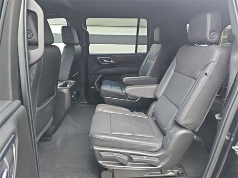 Used 2021 Chevrolet Suburban LT image 25