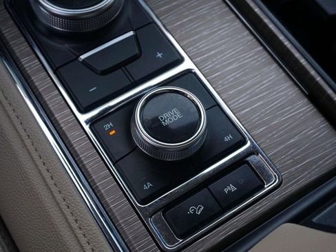 Used 2024 Ford Expedition Limited image 28