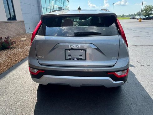 Used 2023 Kia Niro EX FWD image 4