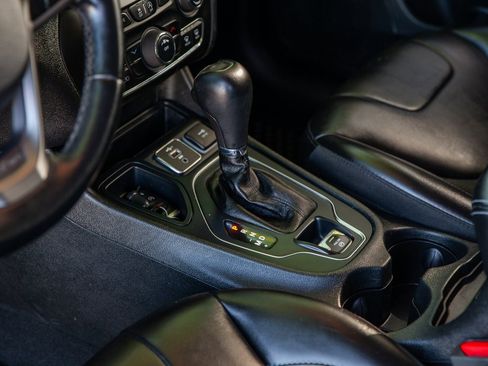 Used 2019 Jeep Cherokee Latitude Plus w/ Cold Weather Group image 13