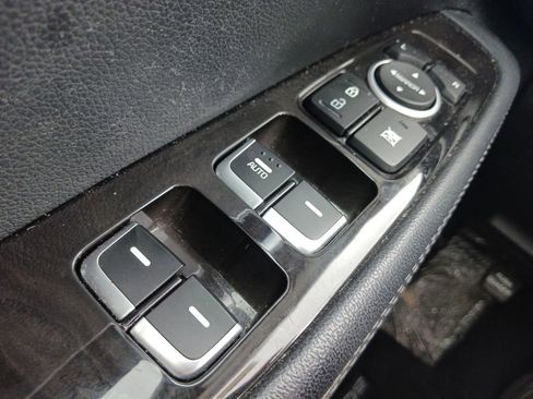 Used 2017 Kia Sorento FWD image 26