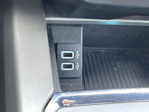 Used 2019 Ford Expedition XLT image 24