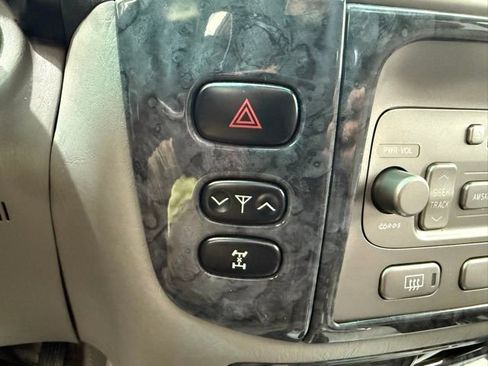 Used 2007 Toyota Land Cruiser w/ Convenience Pkg image 35