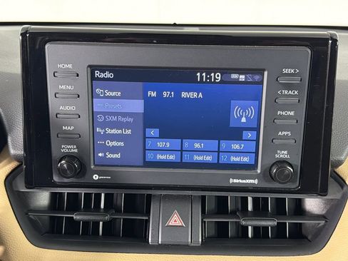 Used 2021 Toyota RAV4 LE image 28