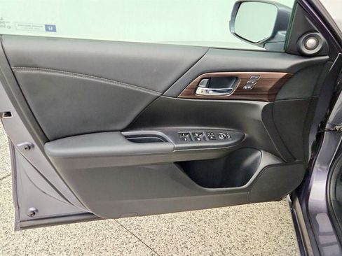 Used 2017 Honda Accord EX-L image 11