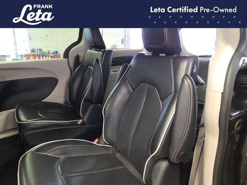Used 2023 Chrysler Pacifica Limited image 21