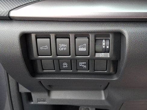 Used 2023 Subaru Forester Premium AWD/4WD image 28