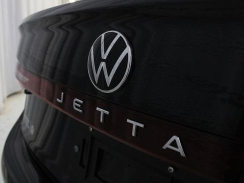 Used 2025 Volkswagen Jetta SE w/ Sunroof Package image 35