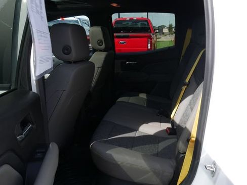 Used 2024 Chevrolet Colorado ZR2 w/ Technology Package AWD/4WD image 13