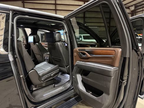 Used 2021 GMC Yukon XL Denali w/ Denali Ultimate Package AWD/4WD image 21