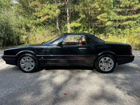 Used 1991 Cadillac Allante image 2