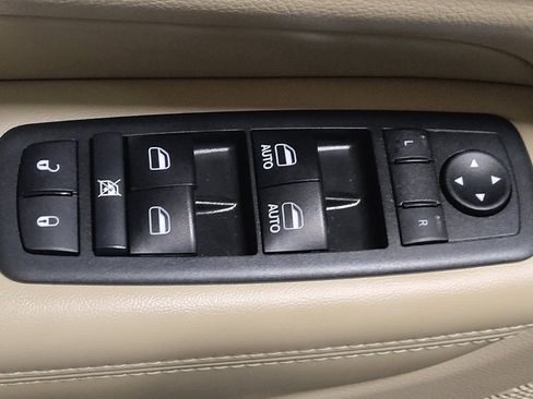 Used 2019 Jeep Grand Cherokee Laredo AWD/4WD image 27