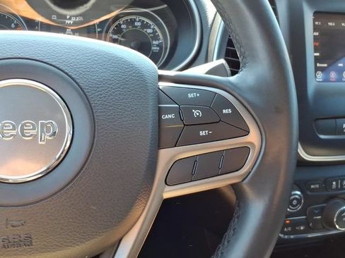 Used 2019 Jeep Cherokee Latitude Plus AWD/4WD image 9