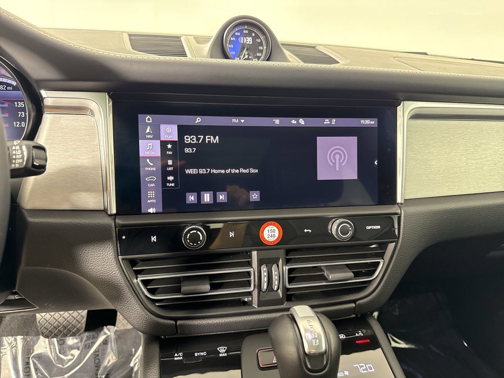 Certified 2026 Porsche Macan Turbo AWD/4WD image 27