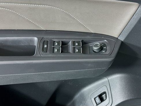 Used 2021 Volkswagen Atlas Cross Sport SE image 17