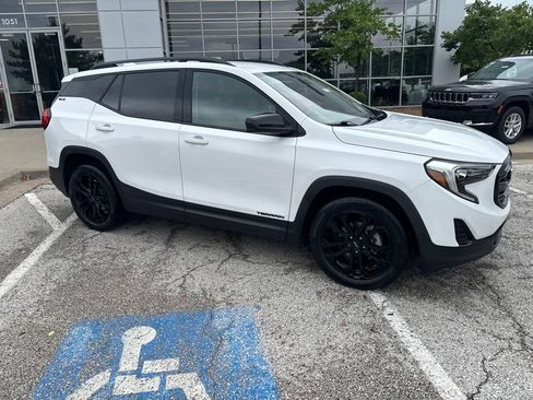 Used 2020 GMC Terrain SLE w/ Elevation Edition FWD image 30