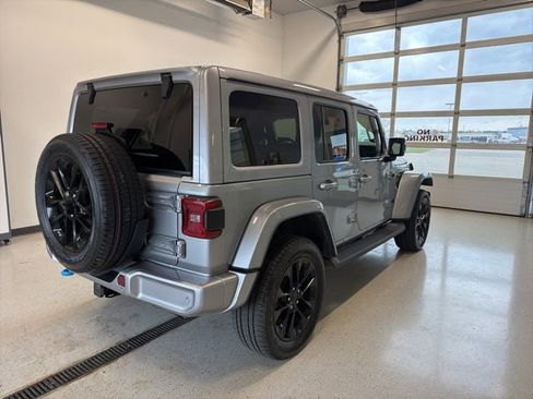 Used 2021 Jeep Wrangler Unlimited Sahara AWD/4WD image 10