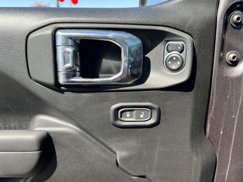 New 2025 Jeep Wrangler Unlimited Rubicon w/ Technology Group image 16