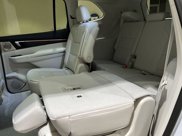 New 2027 Buick Enclave Avenir FWD image 26