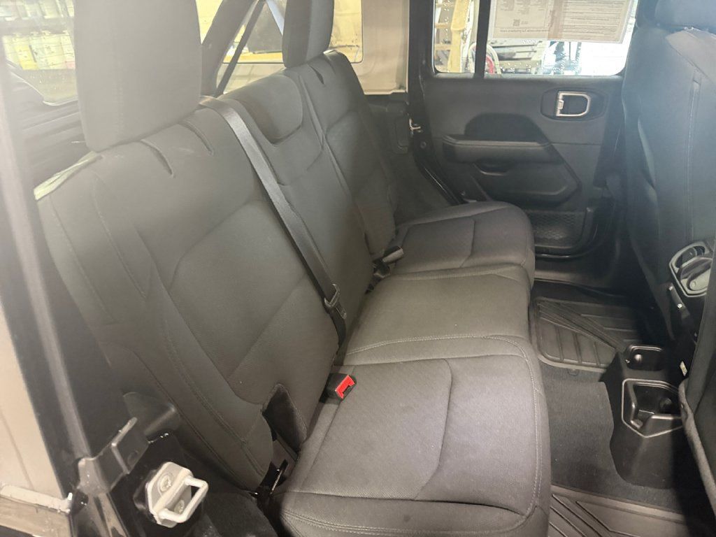 Used 2022 Jeep Wrangler Unlimited Sahara w/ LED Lighting Group AWD/4WD image 23