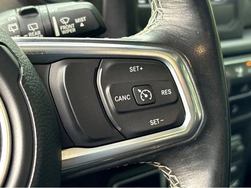 Used 2020 Jeep Wrangler Unlimited Sahara AWD/4WD image 15
