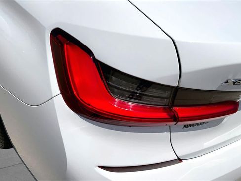 Used 2021 BMW 330i xDrive Sedan w/ M Sport Package AWD/4WD image 27