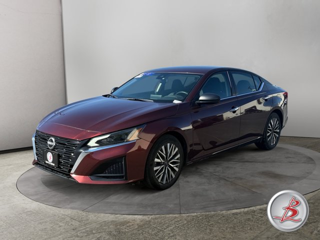 Used 2024 Nissan Altima 2.5 SV FWD image 3