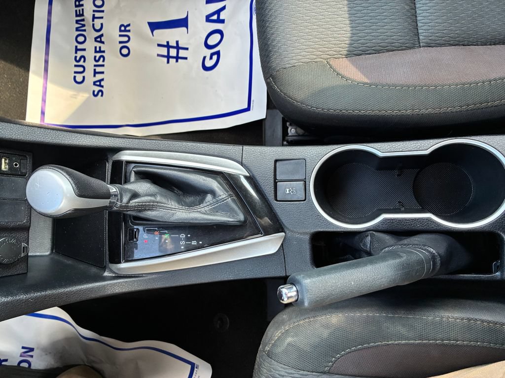 Used 2018 Toyota Corolla LE FWD image 19