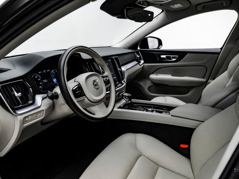 Used 2020 Volvo V60 T5 Momentum w/ Protection Package Premier image 32