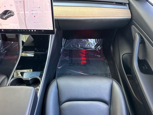 Used 2018 Tesla Model 3 Long Range image 28