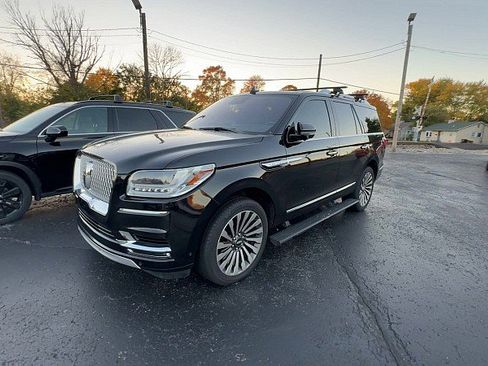 Used 2019 Lincoln Navigator Reserve image 5