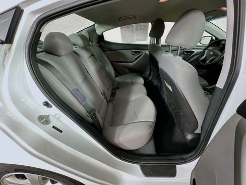 Used 2015 Hyundai Elantra SE FWD image 31