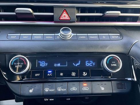 Used 2024 Hyundai Elantra Limited image 22