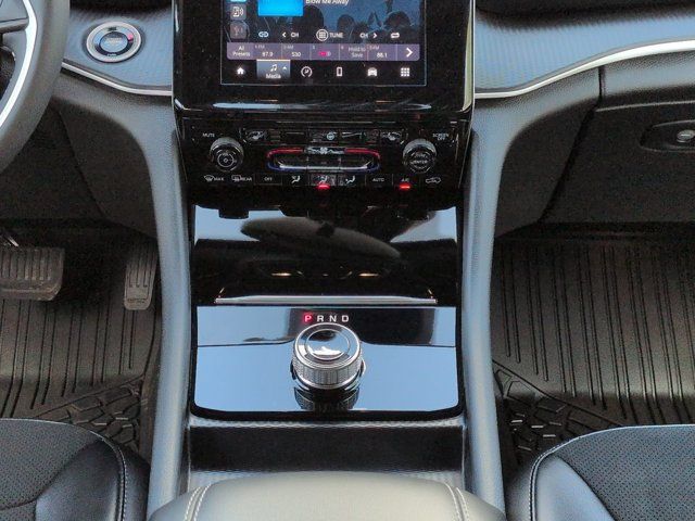 Used 2024 Jeep Grand Cherokee Altitude AWD/4WD image 18