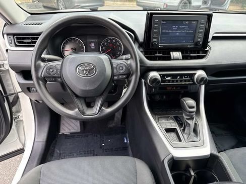 Used 2022 Toyota RAV4 LE FWD image 17